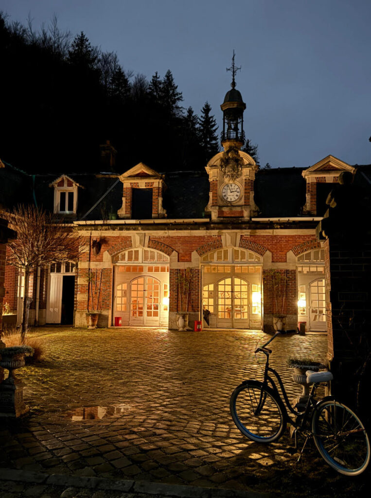 Los Angeles–based artist, Sandro Gebert acclaims residency at Château d’Orquevaux Artist & Writers Residency in France 4 France 3